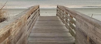 OCEANSIDE VILLAGE - 3 Bed 2 bath, ground floor unit - GOLF CART INCLUDED