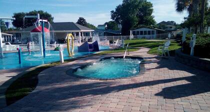 OCEANSIDE VILLAGE - 3 Bedroom/2 bath, ground floor unit