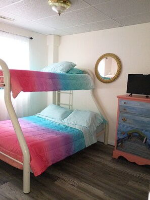 3 bedrooms, iron/ironing board, free WiFi, bed sheets - OCEANSIDE VILLAGE - 3 Bed 2 bath, ground floor unit - GOLF CART INCLUDED  (Surfside Beach)
