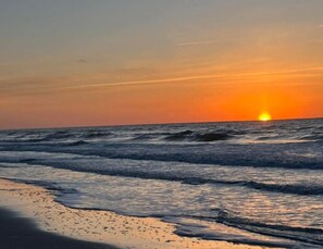 Beach towels - OCEANSIDE VILLAGE - 3 Bed 2 bath, ground floor unit - GOLF CART INCLUDED  (Surfside Beach)