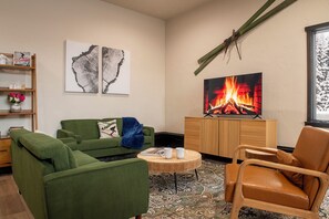 TV, fireplace - Vail Mtn Views, 100m to Gondola | LH Studio (Vail)