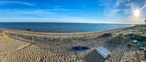 Am Strand, Liegestühle, Strandtücher