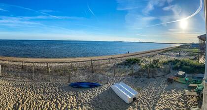 Townhouse Beach Front Living - 2BD 3BA - Central AC - Linen Towels provided