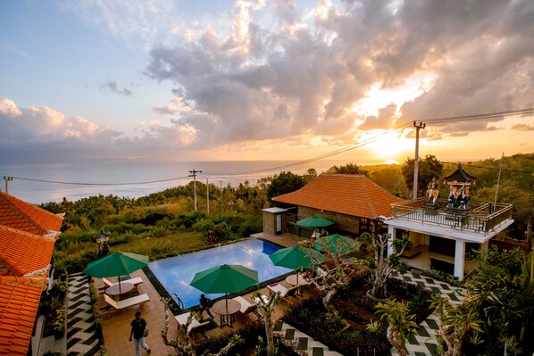 Außenpool, Liegestühle