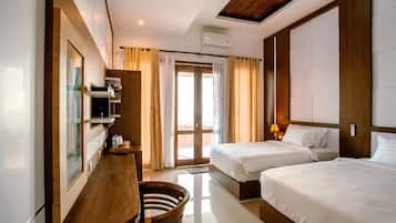 Deluxe Twin Room, Sea View | Minibar, desk, soundproofing, free WiFi