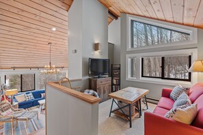 Smart TV, fireplace, DVD player, stereo