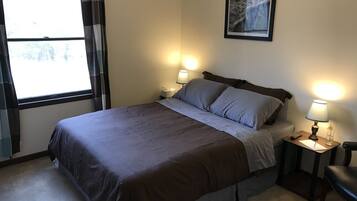 3 Schlafzimmer, Schreibtisch, Bügeleisen/Bügelbrett, Reisekinderbett