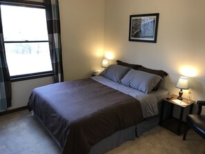3 Schlafzimmer, Schreibtisch, Bügeleisen/Bügelbrett, Reisekinderbett