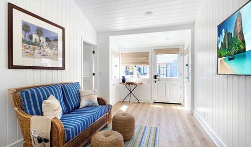 11/16 to 1/5 SPECIAL 90/nt  GORGEOUS COTTAGE! 1 BLOCK TO THE BEACH!