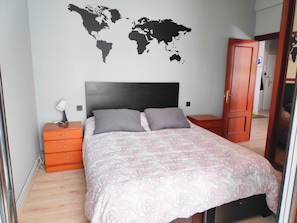 2 habitaciones, escritorio, tabla de planchar con plancha y wifi gratis