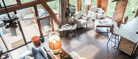 Smart-TV, Kamin, Videospiele, DVD-Player