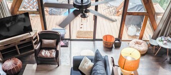 Gorgeous Lakefront Getaway - Innsbrook Chalet with Outdoor Spa!