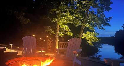 Gorgeous Lakefront Getaway - Innsbrook Chalet with Outdoor Spa!