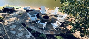 Gorgeous Lakefront Getaway - Innsbrook Chalet with Outdoor Spa!