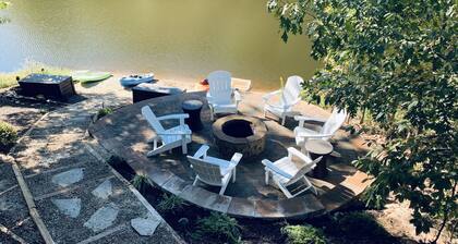 Gorgeous Lakefront Getaway - Innsbrook Chalet with Outdoor Spa!