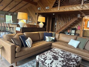 スマートテレビ、暖炉、テレビゲーム、DVD プレーヤー