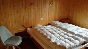 3 bedrooms, iron/ironing board, internet