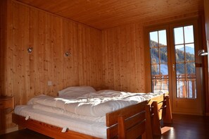 3 bedrooms, iron/ironing board, internet