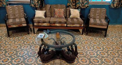 Beautiful colonial Rowhouse with 2000 sqft Pvt garden, Lonavala