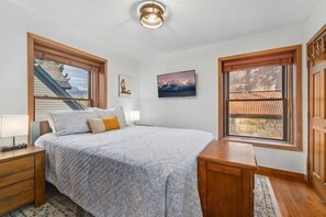 4 chambres, literie hypoallergénique, bureau, fer et planche à repasser