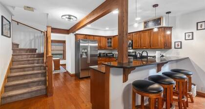 Historic District 4 BR Home, New Hot Tub, 3 Blks to Main Street, .4 m to Lifts