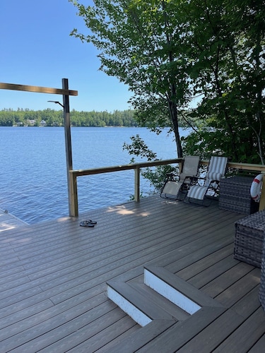 Half Moon Lake, Barnstead, NH vacation house on water front with firepit, 