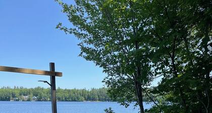 Half Moon Lake, Barnstead, NH vacation house on water front with firepit,