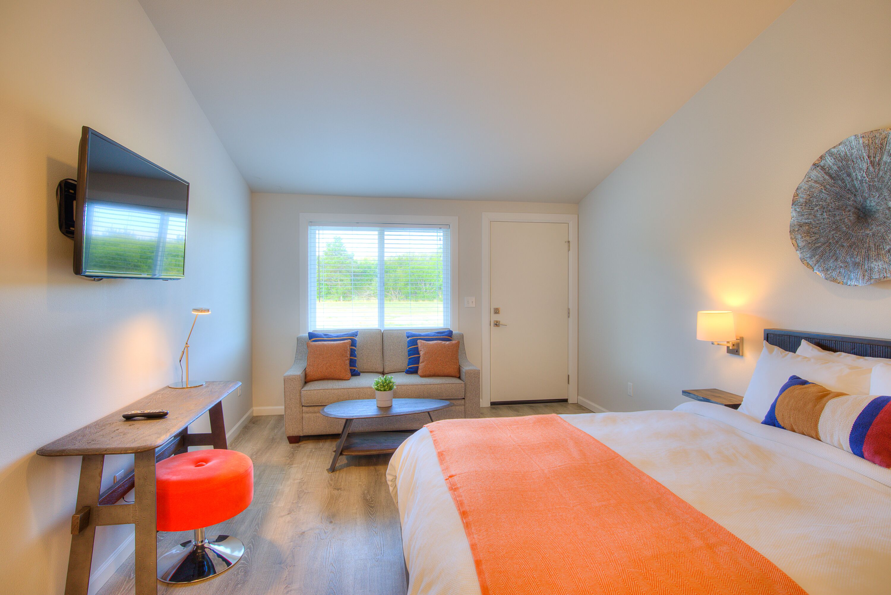 Desk, free WiFi, bed sheets