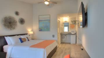 Escritorio, wifi gratis y ropa de cama