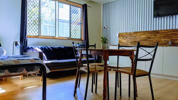 Familieværelse - eget badeværelse | Individuelt design, individuel indretning, strygejern/strygebræt