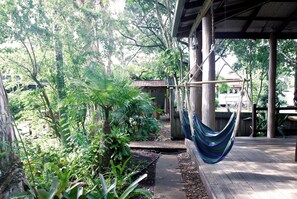 Terrace/patio - Woolshed Eco Lodge (Scarness)