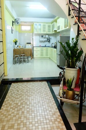 Fridge, microwave, stovetop