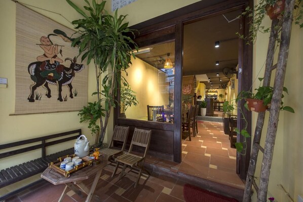 Balcony - Harmony | Chill Art Deco | 2mins to Old Quarter / Hoan Kiem Hanoi (Hoan Kiem)