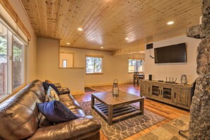 TV, fireplace, video games, table football - South Lake Tahoe Cabin ~ 7 Mi to Ski Resort! (South Lake Tahoe)