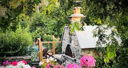 Luxurious Vacation Retreat in PEC w/ Pool, Sauna, Basketball court, pizza oven