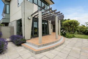 Fachada de la propiedad