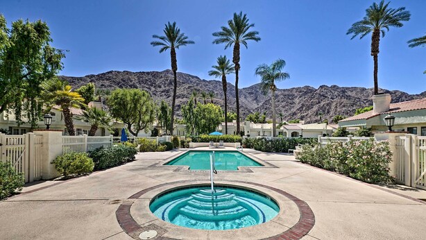 A pool area with a central circular pool, surrounded by palm trees and a mountain backdrop. - 259250 3 BR La Quinta Mtn Resort Golf Course Home (La Quinta)