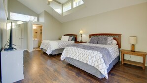 A bedroom with two beds, a ceiling fan, a desk, and a lamp. - Furnished Porch! Margaritaville Resort Family Stay (Osage Beach)
