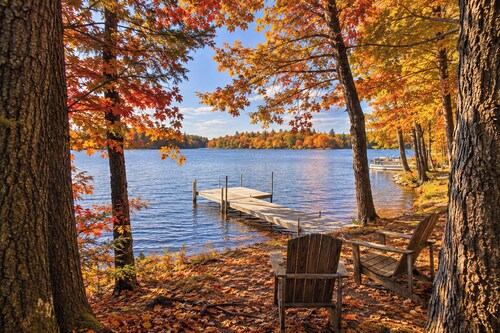 Cozy Maine Lakefront Escape | Fall Foliage & Fire