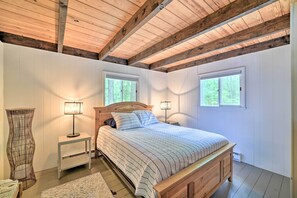 3 bedrooms, iron/ironing board, internet, bed sheets