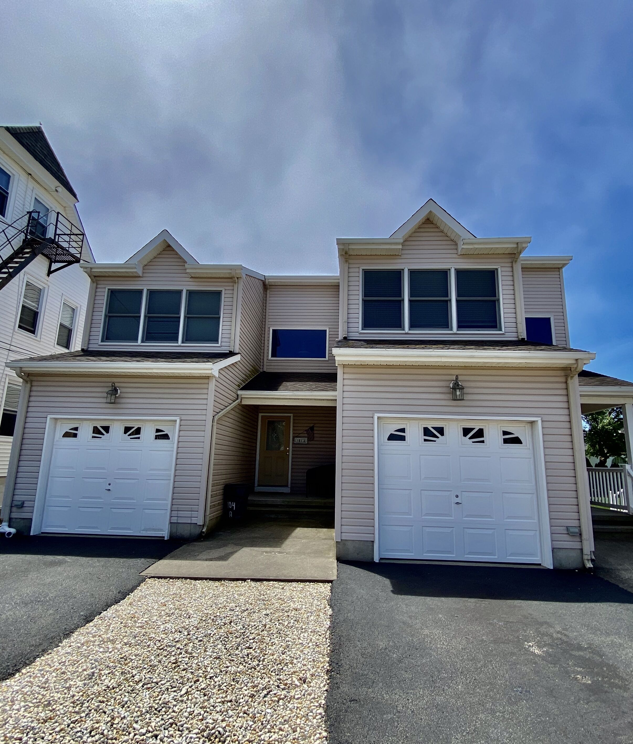 Duplex - Side B  Family Friendly - Recently renovated. 1 & half blocks to beach.