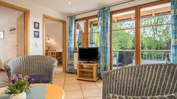 Fernseher, Tischtennisplatte