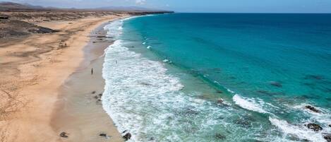 Una spiaggia nelle vicinanze