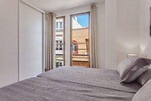 1 slaapkamer, een strijkplank/strijkijzer, gratis wifi, beddengoed