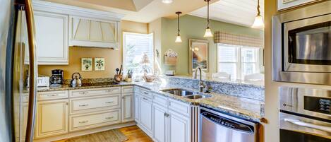 Fridge, microwave, stovetop, dishwasher