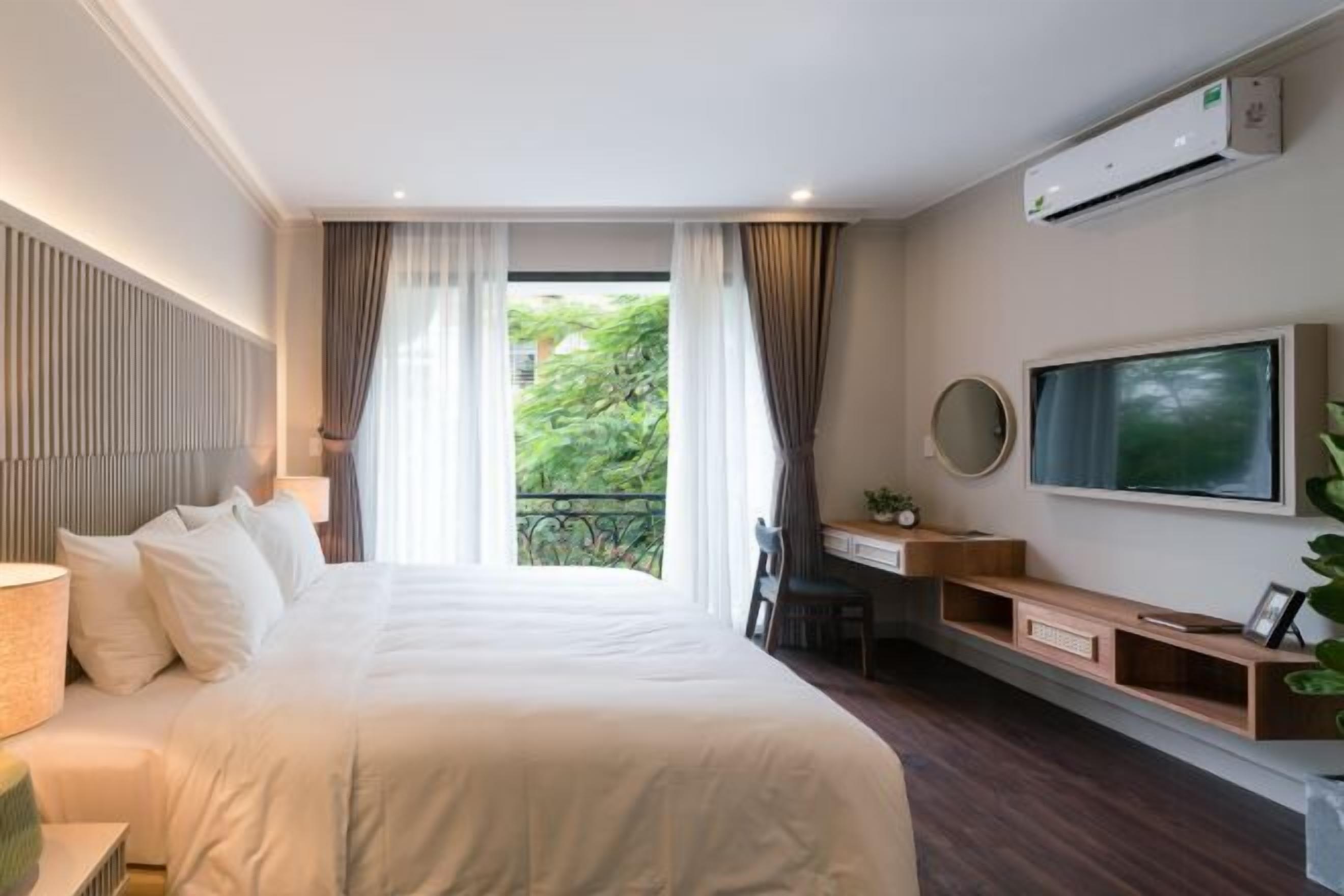 Premium bedding, down duvets, pillow-top beds, minibar