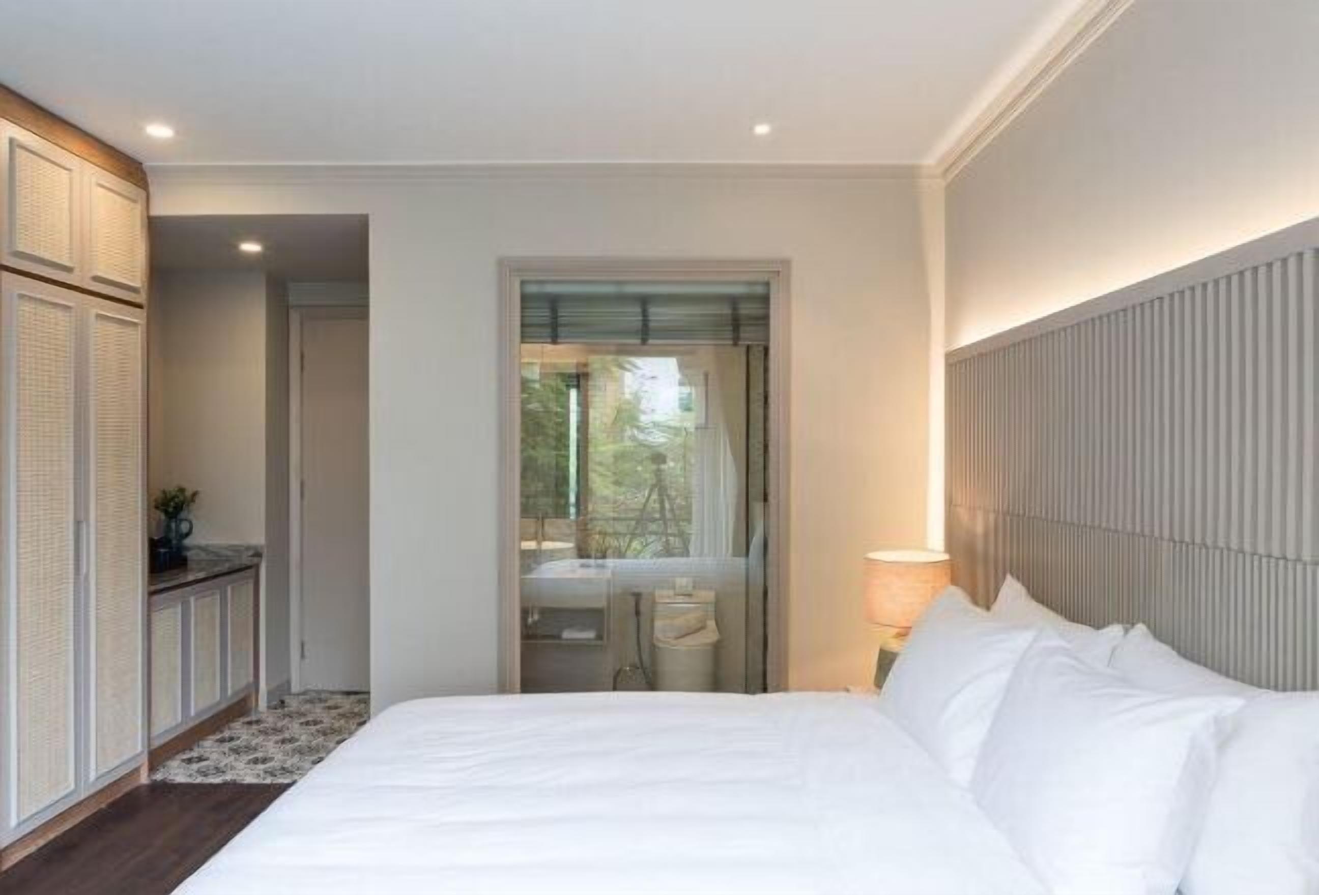 Premium bedding, down duvets, pillow-top beds, minibar