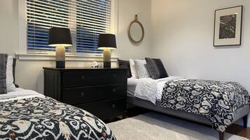 2 bedrooms, iron/ironing board, free WiFi, bed sheets