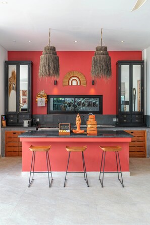 Fridge, coffee/tea maker, electric kettle, toaster - Canggu Beachside Villas - Villa Boa (Canggu)