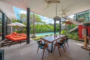 Villa Luxe, 3 chambres | Salle à manger
